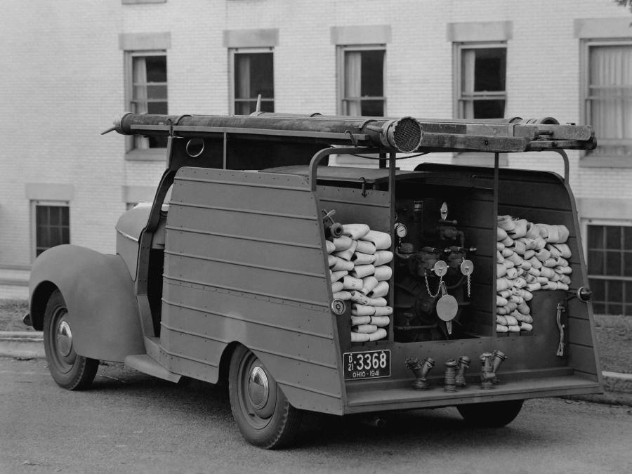  Willys Americar Fire Pumper by Twin Coach 1941 года  (фото 2 из 2)